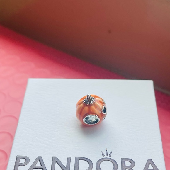 Pandora Pumpkin Silver 925 charm glows in the dark! - Picture 3 of 3